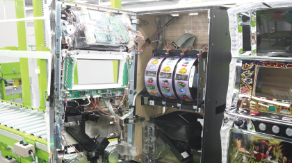 Mounting of the hopper and reel